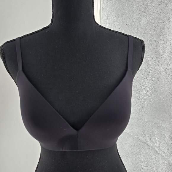 Lululemon Take Shape Bra 34C‎ Black Wireless Light Ultralu™ fabric EXCELLENT - Picture 2 of 6